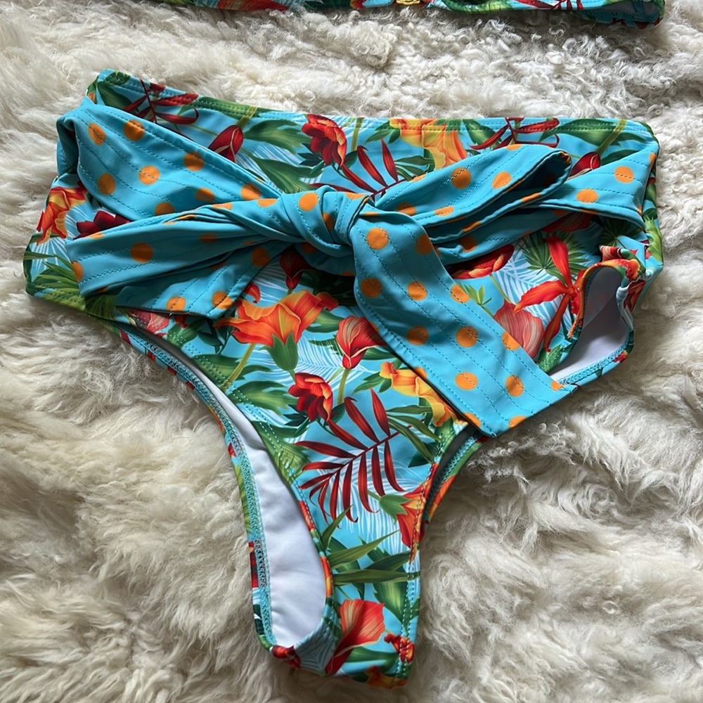Bikini. - Picture 3 of 3